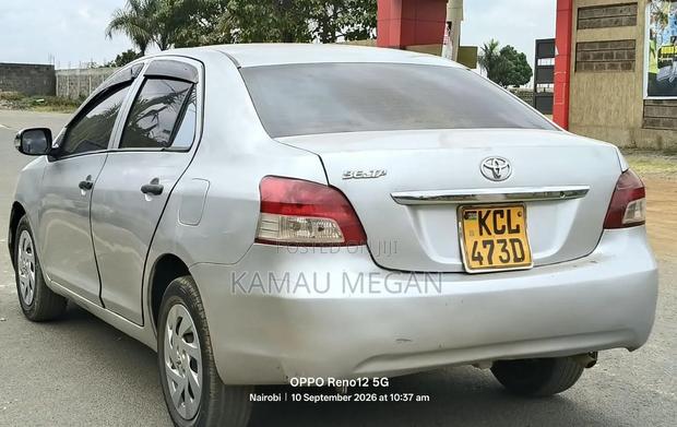 Toyota Belta 2010 Silver