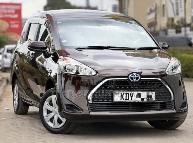 Toyota Sienta 1.5 Hybrid FWD 2019 Brown