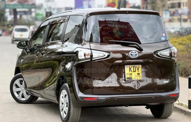 Toyota Sienta 1.5 Hybrid FWD 2019 Brown
