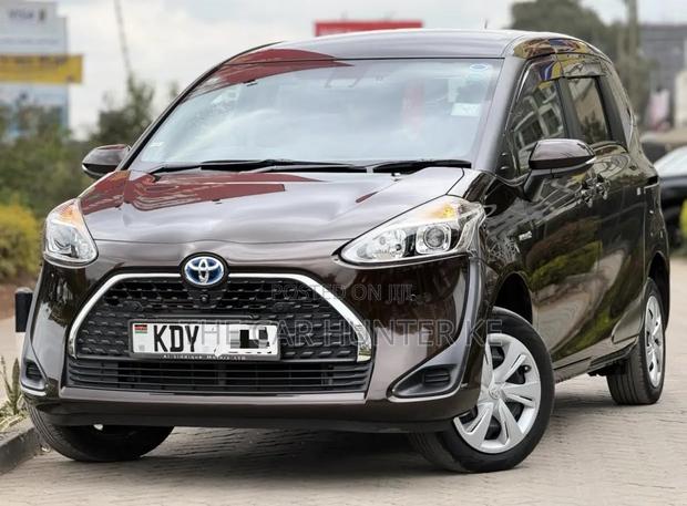 Toyota Sienta 1.5 Hybrid FWD 2019 Brown