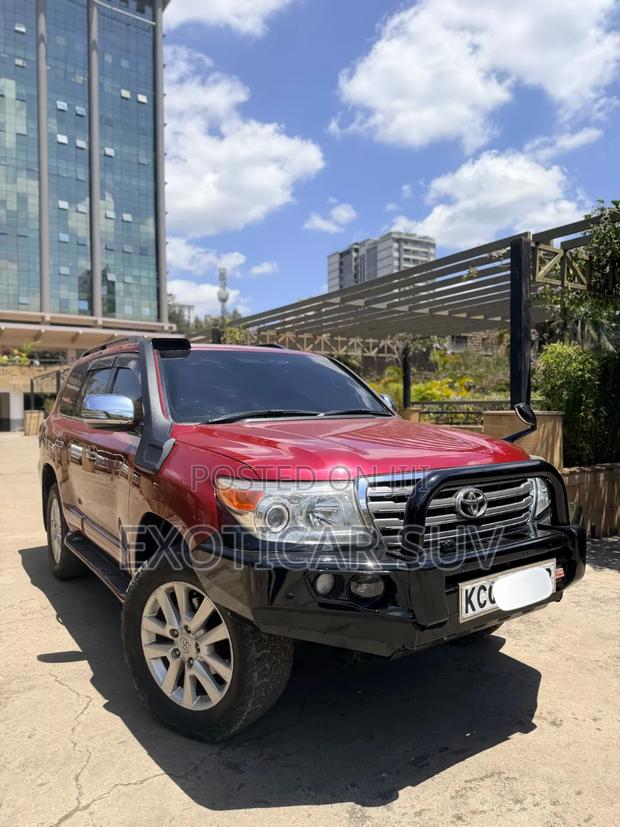 Toyota Land Cruiser 4.6 V8 ZX 2013 Red