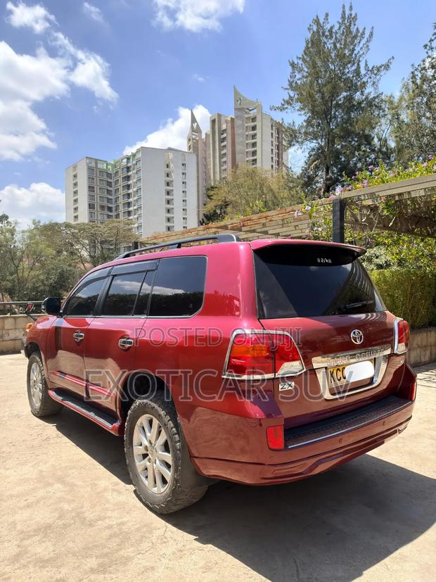 Toyota Land Cruiser 4.6 V8 ZX 2013 Red