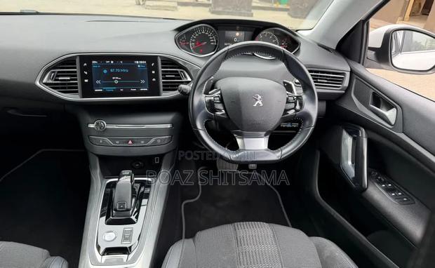 Peugeot 308 2019 White