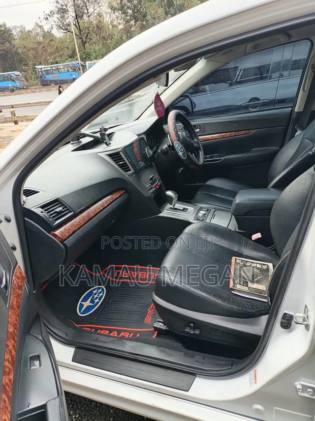 Subaru Legacy 2010 Off white