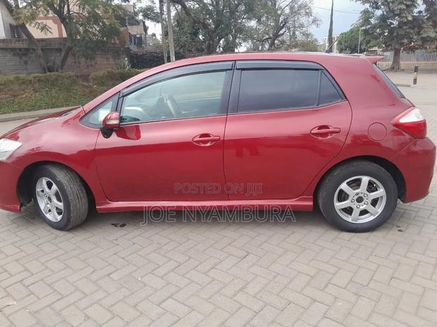 Toyota Auris 2011 Red