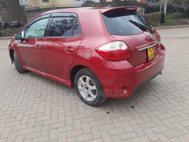 Toyota Auris 2011 Red
