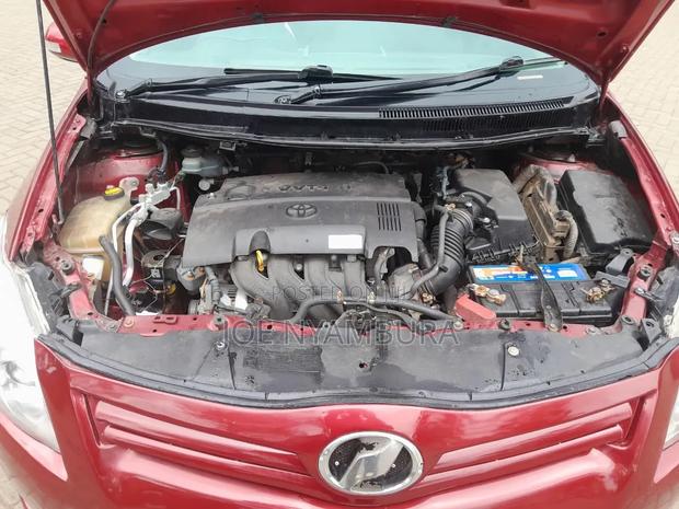 Toyota Auris 2011 Red