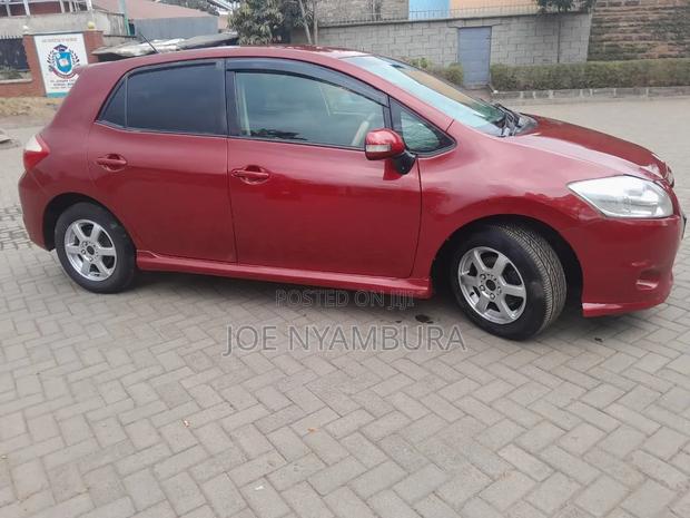 Toyota Auris 2011 Red