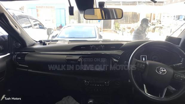 Toyota Hilux 2019 White