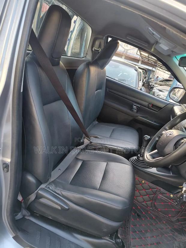 Toyota Hilux 2019 Silver