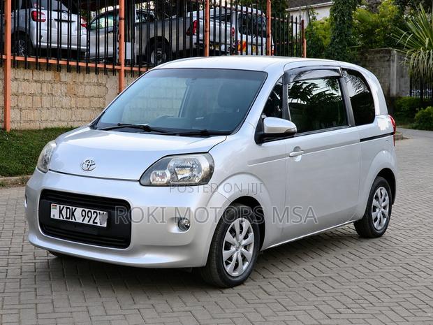 Toyota Porte 2015 Silver