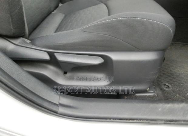 Toyota Corolla LE Eco (1.8L 4cyl 2A) 2018 Silver