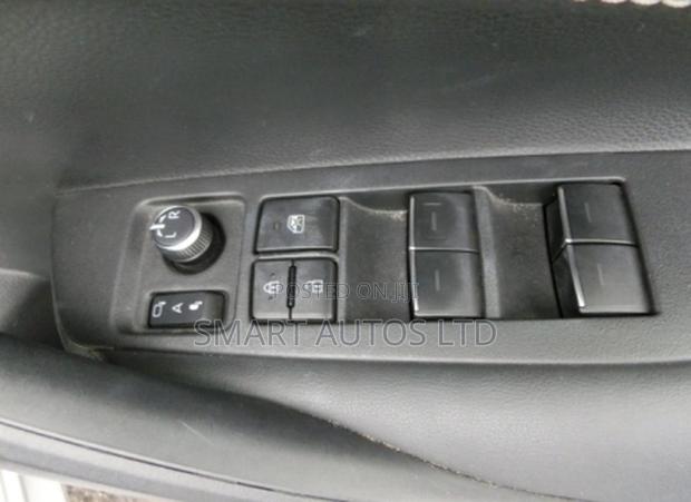 Toyota Corolla LE Eco (1.8L 4cyl 2A) 2018 Silver