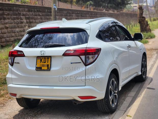 Honda Vezel 2018 White