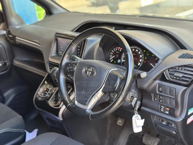 Toyota Esquire 2019 Purple
