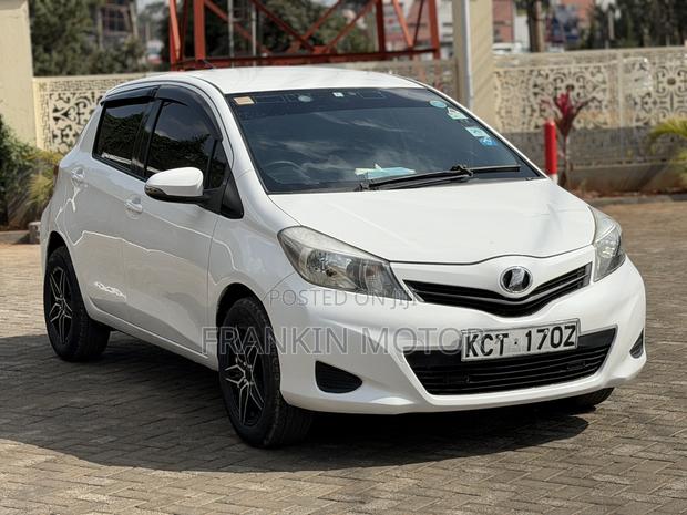 Toyota Vitz 1.3 FWD 5dr 2012 White