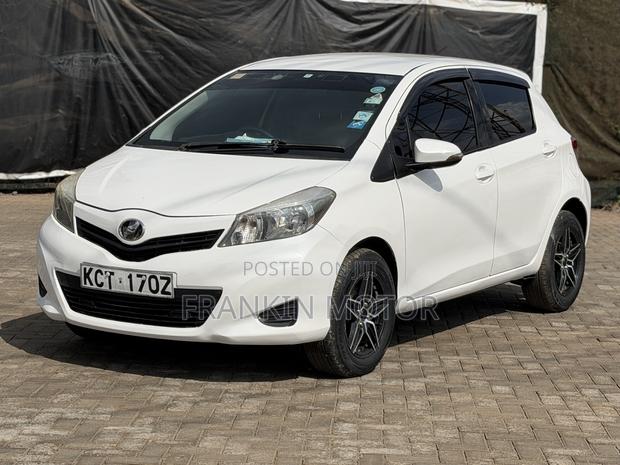 Toyota Vitz 1.3 FWD 5dr 2012 White