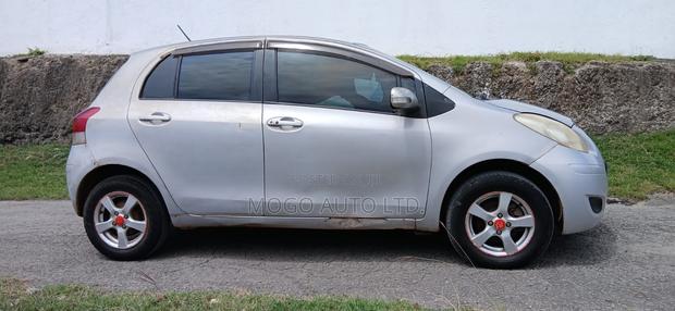 Toyota Vitz 2008 Silver