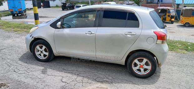 Toyota Vitz 2008 Silver