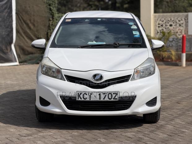Toyota Vitz 1.3 FWD 5dr 2012 White