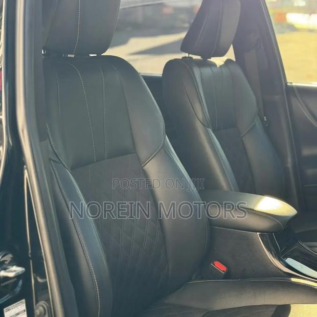 Toyota Harrier 2.0 2019 Black
