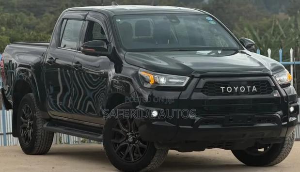 Toyota Hilux 2021 Black