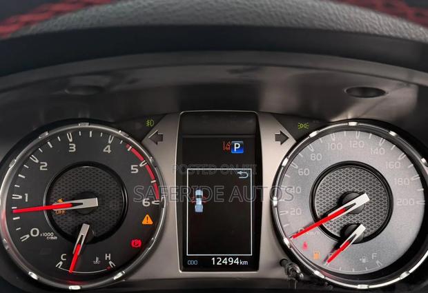 Toyota Hilux 2021 Black