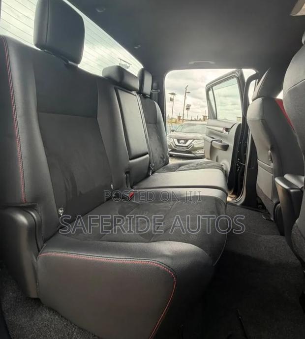 Toyota Hilux 2021 Black
