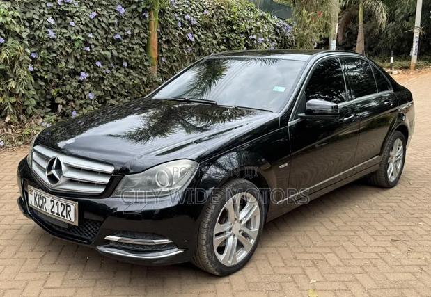 Mercedes-Benz C200 2011 Black