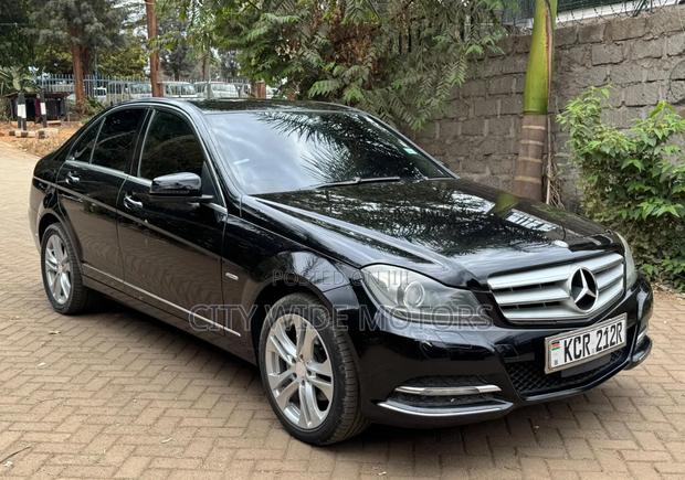 Mercedes-Benz C200 2011 Black