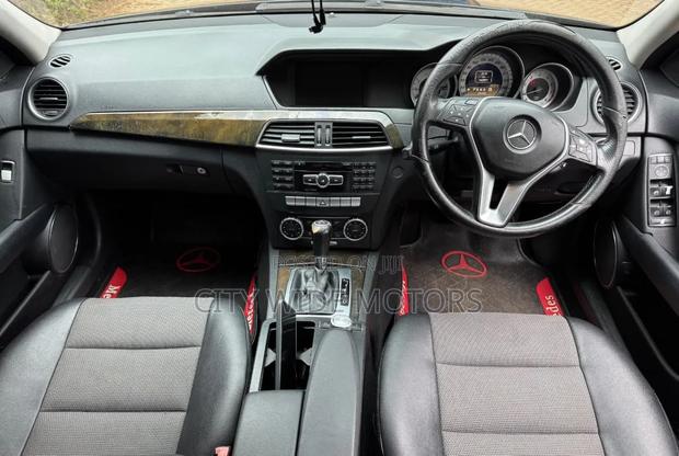 Mercedes-Benz C200 2011 Black