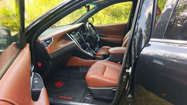 Toyota Harrier 2.0 2018 Black