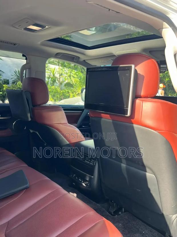 Lexus LX 570 (5 seats) AWD 2019 White