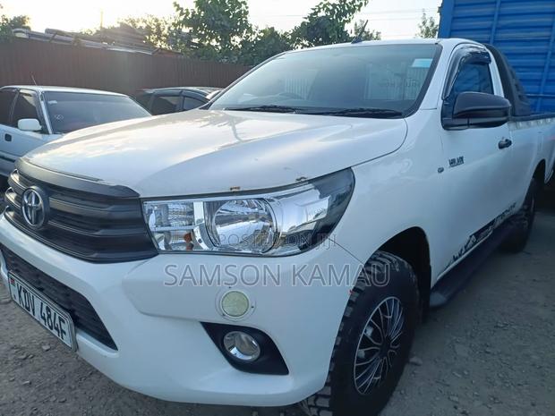 Toyota Hilux 2018 White