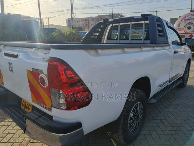 Toyota Hilux 2018 White