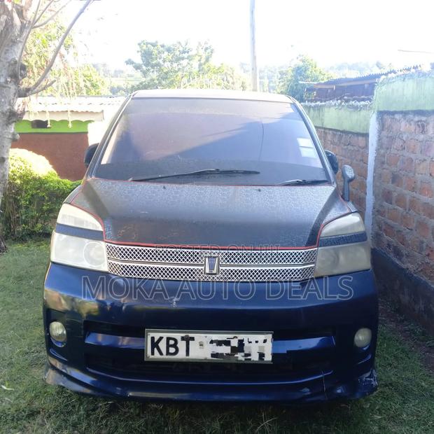 Toyota Voxy 2006 Blue