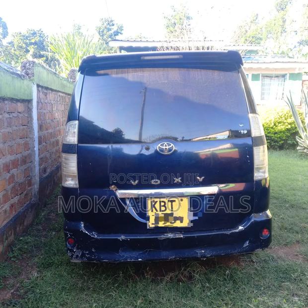 Toyota Voxy 2006 Blue