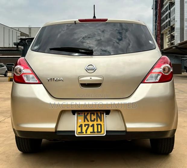 Nissan Tiida 2010 Gold
