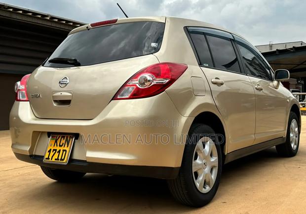 Nissan Tiida 2010 Gold
