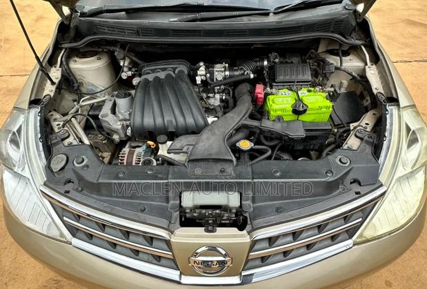 Nissan Tiida 2010 Gold