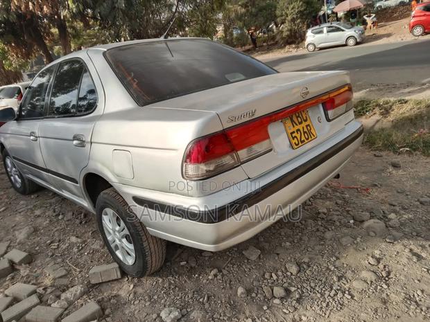 Nissan Sunny 2001 Silver