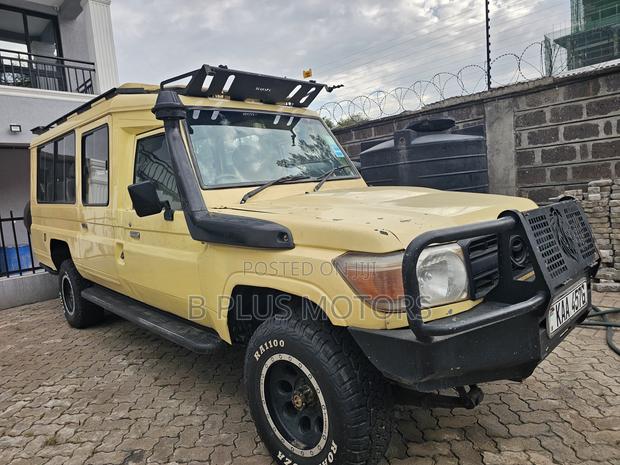 Toyota Land Cruiser 2001 Gold