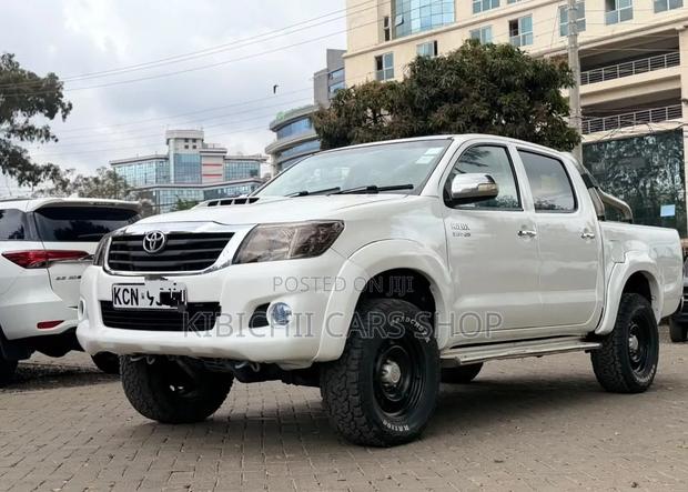 Toyota Hilux 2013 White