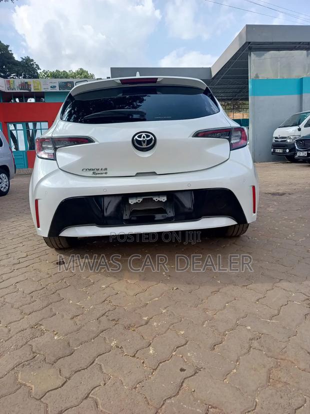 Toyota Corolla Touring 2019 White