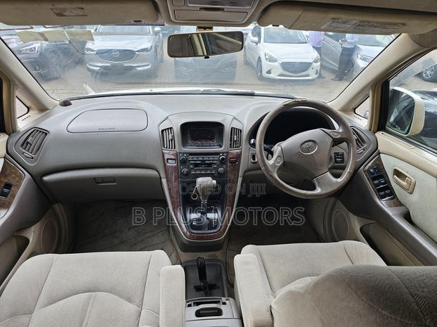 Toyota Harrier 2005 Beige
