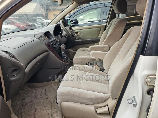Toyota Harrier 2005 Beige