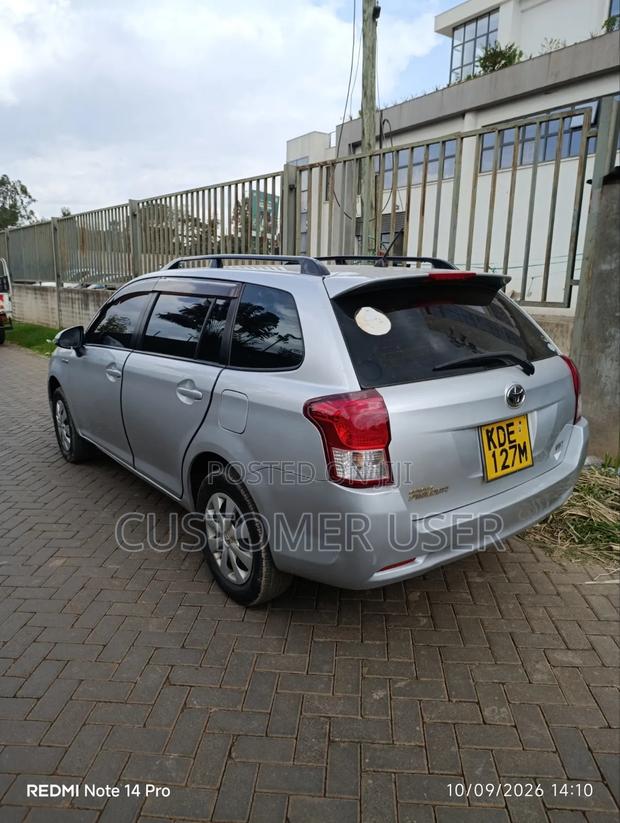 Toyota Corolla Fielder 1.5 Hybrid FWD 2014 Silver
