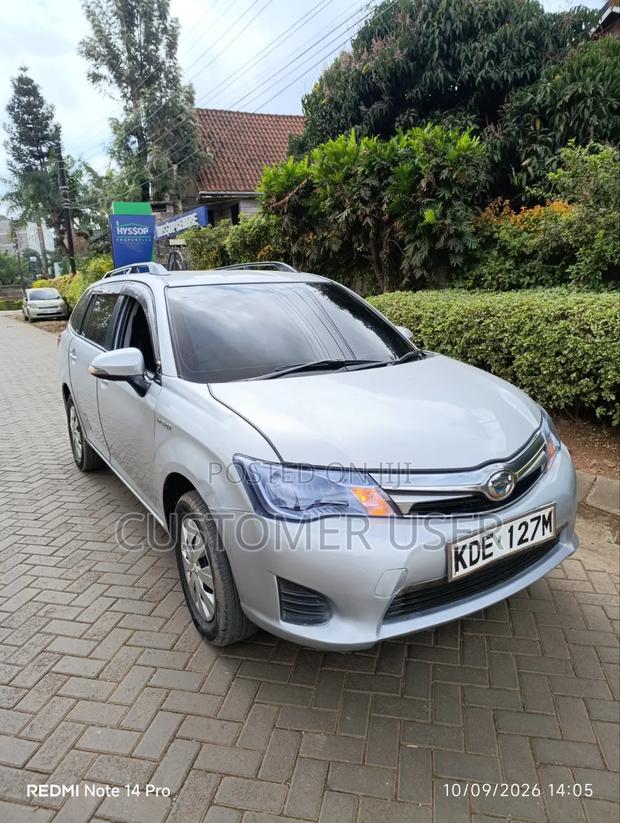 Toyota Corolla Fielder 1.5 Hybrid FWD 2014 Silver