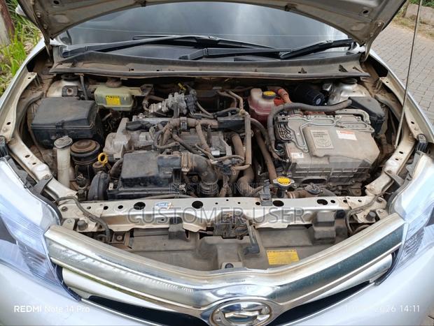 Toyota Corolla Fielder 1.5 Hybrid FWD 2014 Silver