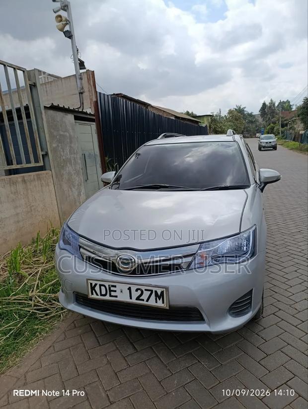 Toyota Corolla Fielder 1.5 Hybrid FWD 2014 Silver
